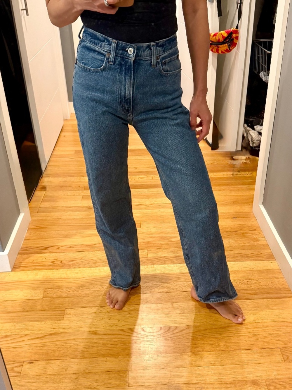 A&F High Rise 90s Relaxed Jean - 25 SHORT